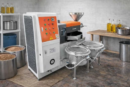 Tłoczenie na ciepło w małej olejarni: kiedy warto i jak połączyć to z filtracją, żeby olej nadawał się od razu do butelkowania